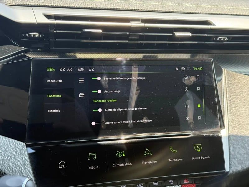 Photo de la voiture PEUGEOT 408 Hybrid 145 e-DCS6 GT