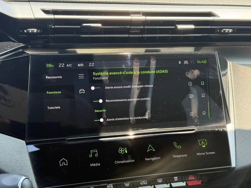 Photo de la voiture PEUGEOT 408 Hybrid 145 e-DCS6 GT