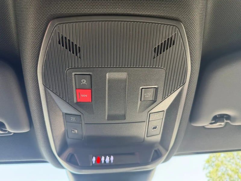Photo de la voiture PEUGEOT 408 Hybrid 145 e-DCS6 GT
