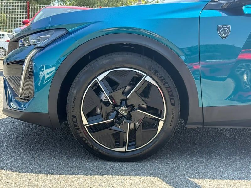 Photo de la voiture PEUGEOT 408 Hybrid 145 e-DCS6 GT