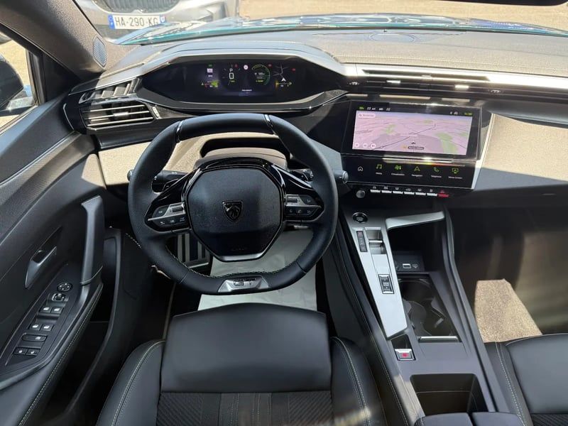 Photo de la voiture PEUGEOT 408 Hybrid 145 e-DCS6 GT