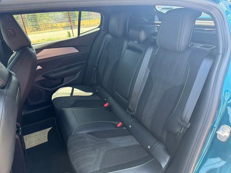 Photo de la voiture PEUGEOT 408 Hybrid 145 e-DCS6 GT