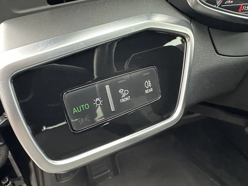 Photo de la voiture AUDI A6 AVANT 40 TDI 204 ch S tronic 7 Quattro