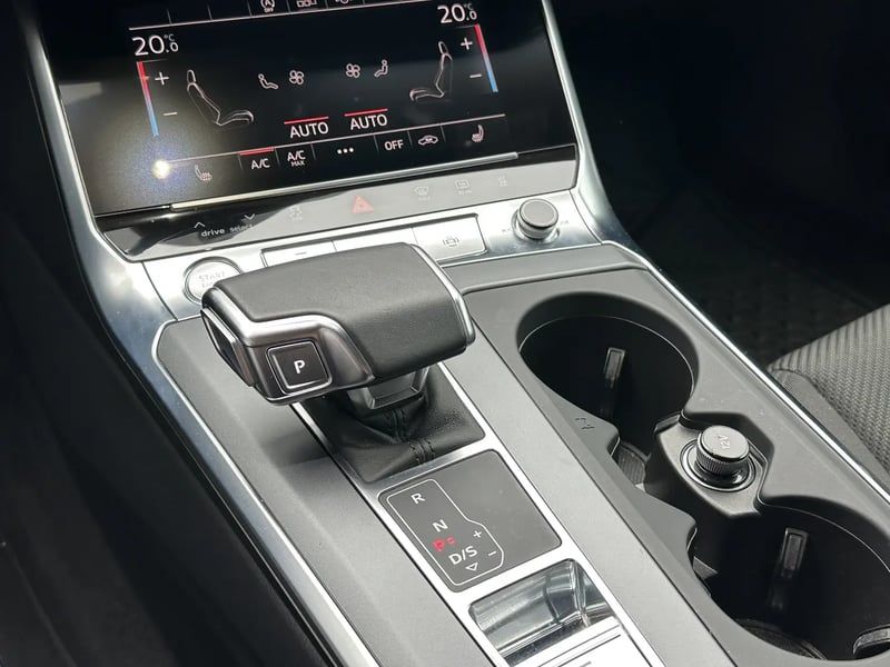 Photo de la voiture AUDI A6 AVANT 40 TDI 204 ch S tronic 7 Quattro