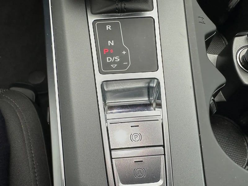 Photo de la voiture AUDI A6 AVANT 40 TDI 204 ch S tronic 7 Quattro