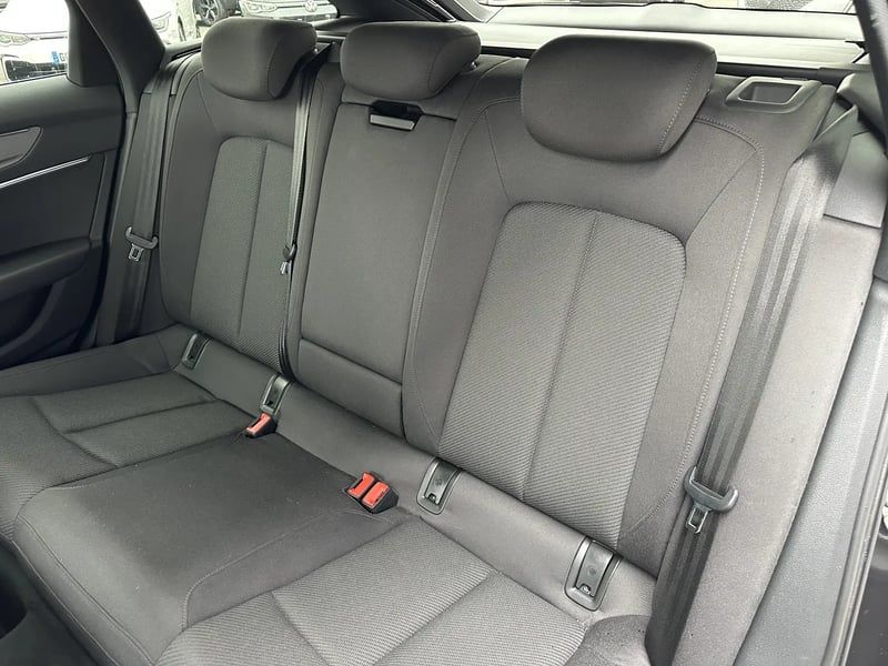 Photo de la voiture AUDI A6 AVANT 40 TDI 204 ch S tronic 7 Quattro