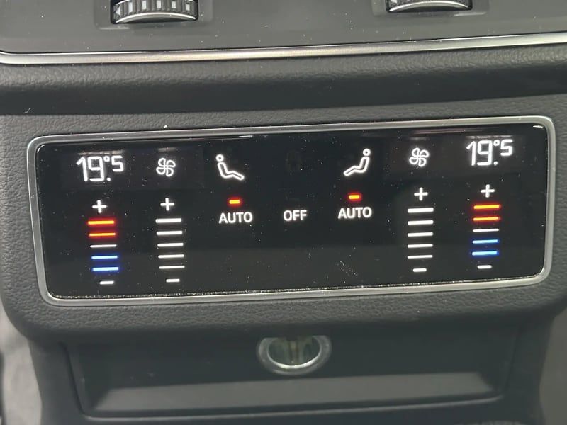 Photo de la voiture AUDI A6 AVANT 40 TDI 204 ch S tronic 7 Quattro