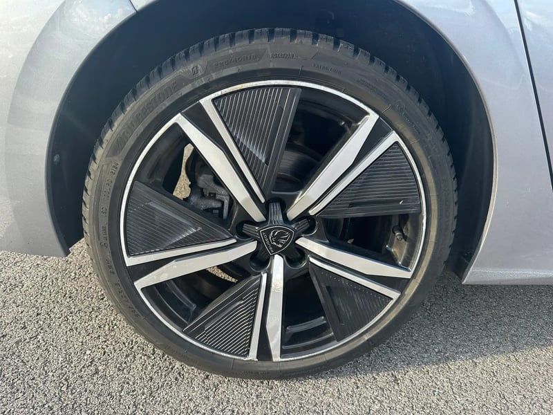 Photo de la voiture PEUGEOT 308 PureTech 130ch S&S EAT8 GT