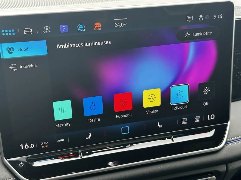 Photo de la voiture VOLKSWAGEN TIGUAN 2.0 TDI 150ch DSG7 R-Line