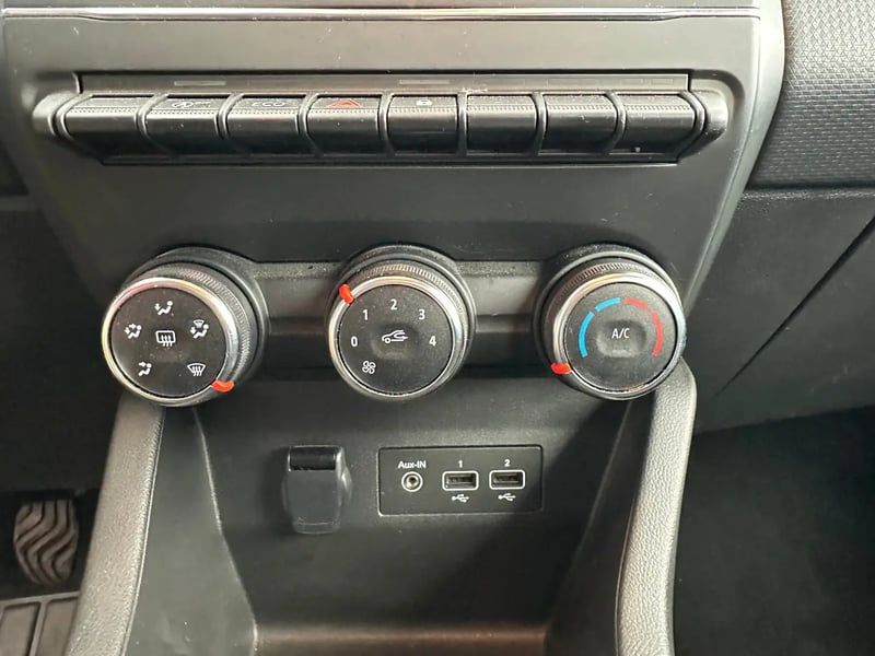 Photo de la voiture RENAULT CLIO V TCe 90 Equilibre