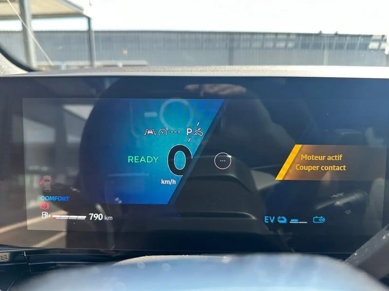 Photo de la voiture RENAULT AUSTRAL E-Tech full hybrid 200 GSR2 Techno