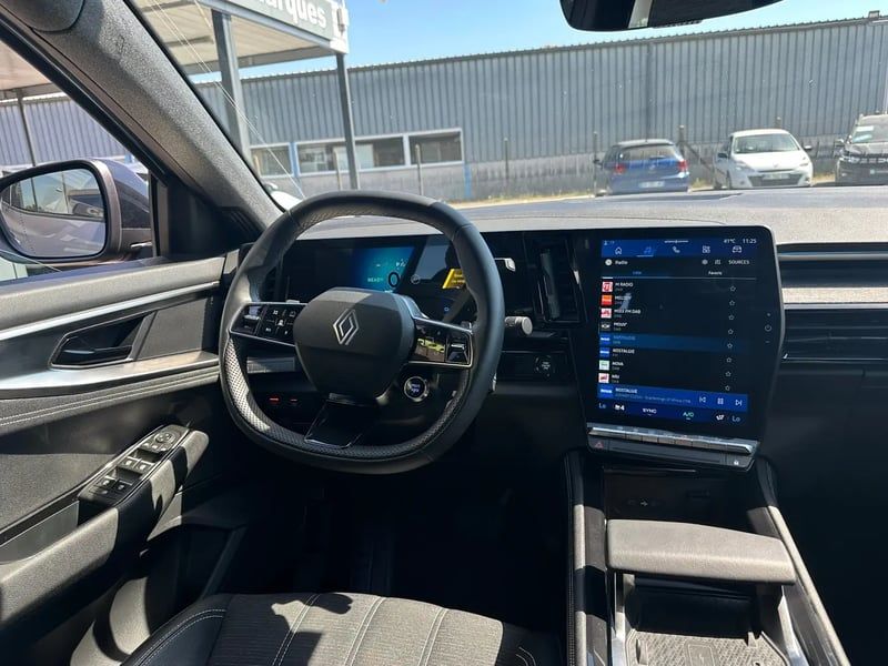 Photo de la voiture RENAULT AUSTRAL E-Tech full hybrid 200 GSR2 Techno