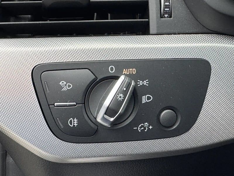 Photo de la voiture AUDI A4 AVANT 35 TDI 150 S tronic 7 Design