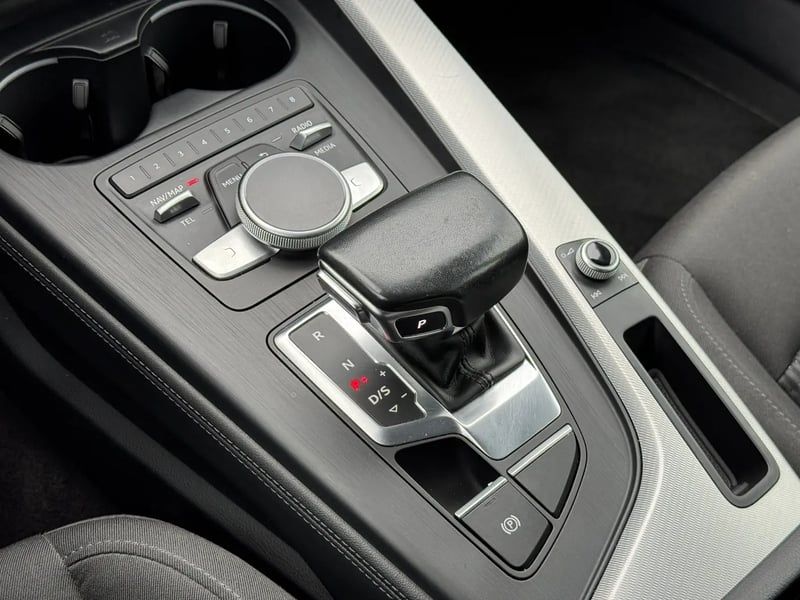 Photo de la voiture AUDI A4 AVANT 35 TDI 150 S tronic 7 Design