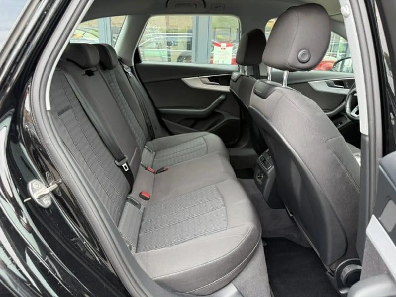 Photo de la voiture AUDI A4 AVANT 35 TDI 150 S tronic 7 Design