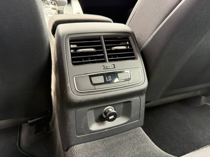 Photo de la voiture AUDI A4 AVANT 35 TDI 150 S tronic 7 Design