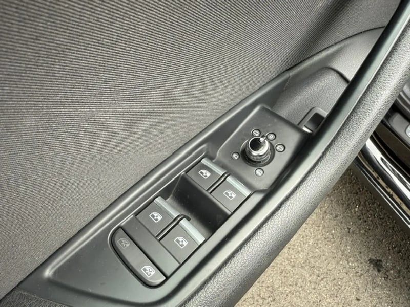 Photo de la voiture AUDI A4 AVANT 35 TDI 150 S tronic 7 Design