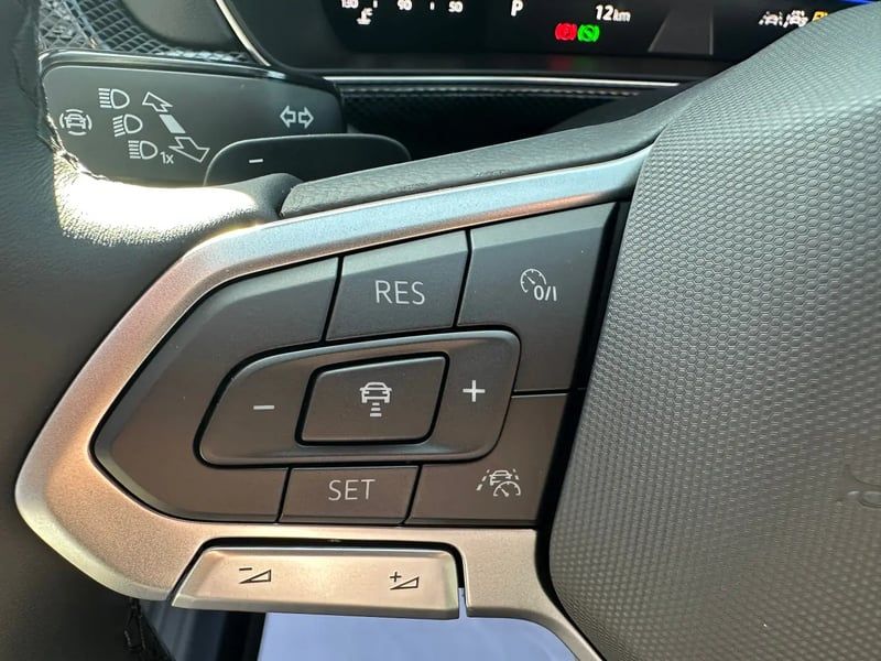 Photo de la voiture VOLKSWAGEN T-CROSS 1.0 TSI 116 Start/Stop DSG7 R-Line Edition