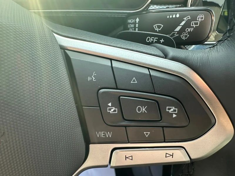 Photo de la voiture VOLKSWAGEN T-CROSS 1.0 TSI 116 Start/Stop DSG7 R-Line Edition