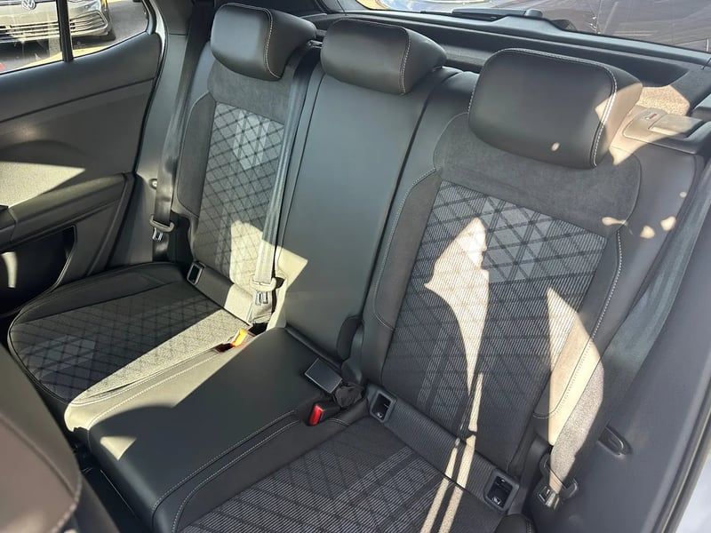 Photo de la voiture VOLKSWAGEN T-CROSS 1.0 TSI 116 Start/Stop DSG7 R-Line Edition