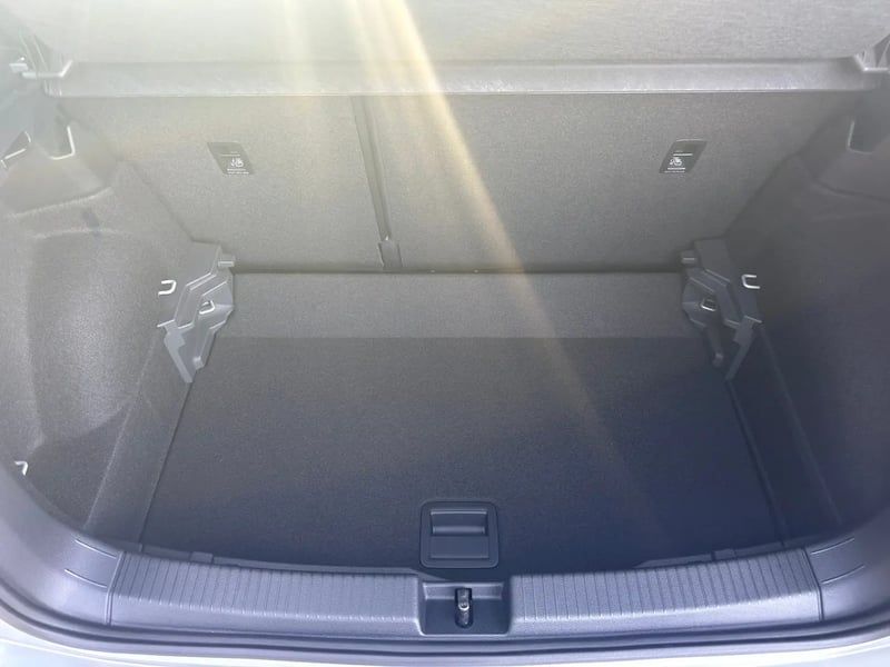 Photo de la voiture VOLKSWAGEN T-CROSS 1.0 TSI 116 Start/Stop DSG7 R-Line Edition