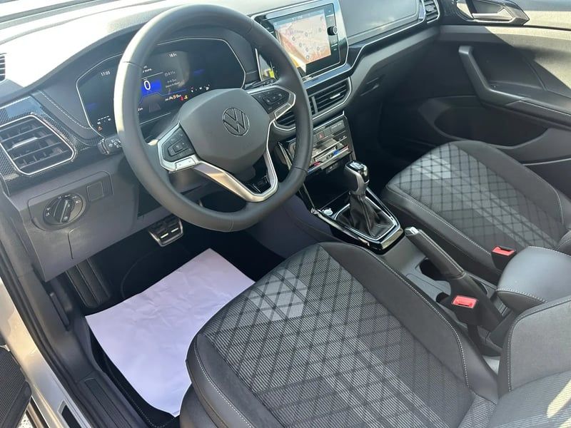 Photo de la voiture VOLKSWAGEN T-CROSS 1.0 TSI 116 Start/Stop DSG7 R-Line Edition