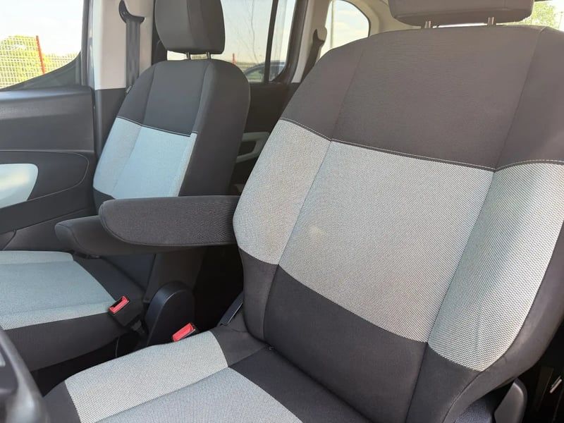 Photo de la voiture CITROEN BERLINGO Taille M BlueHDi 100 BVM Feel