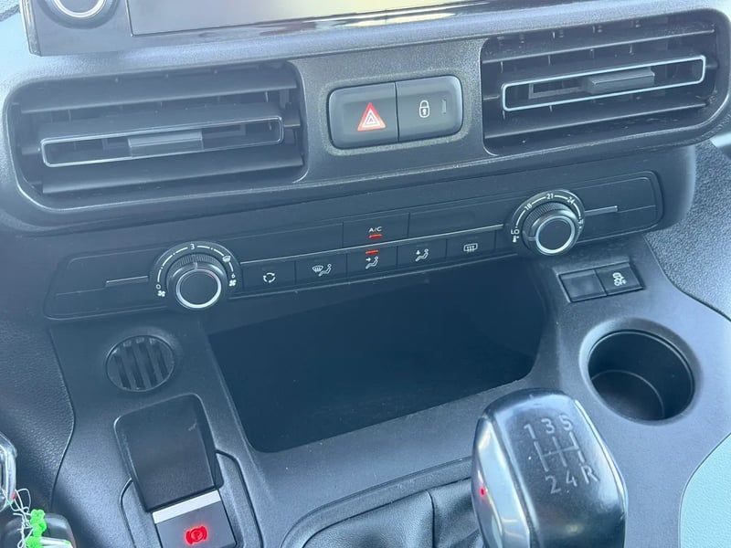 Photo de la voiture CITROEN BERLINGO Taille M BlueHDi 100 BVM Feel