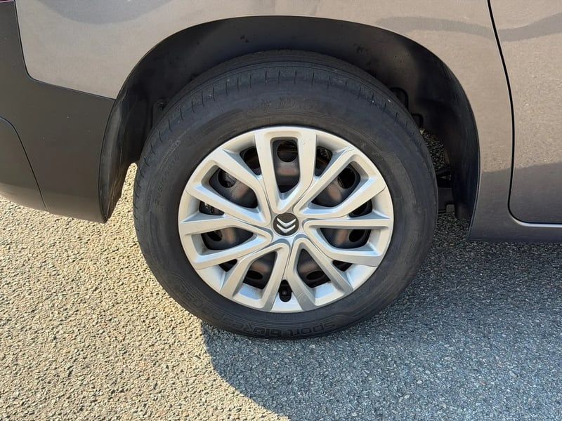 Photo de la voiture CITROEN BERLINGO Taille M BlueHDi 100 BVM Feel