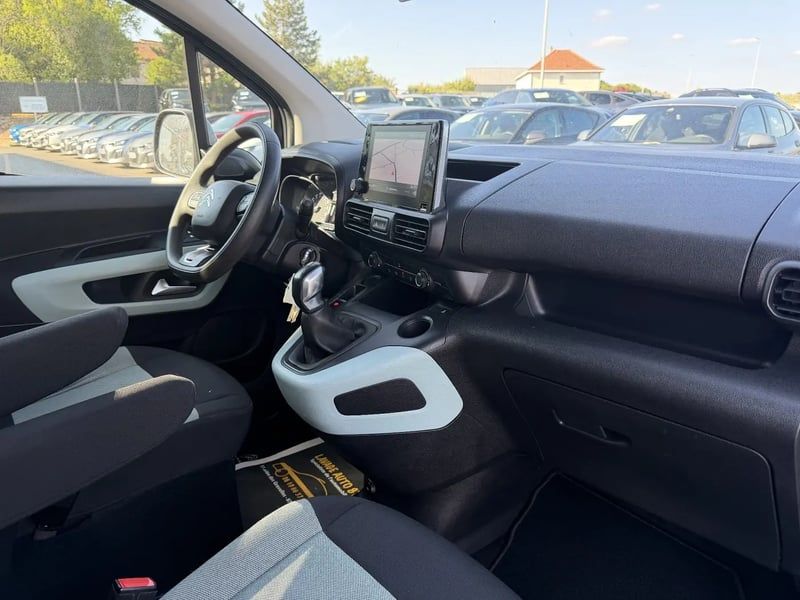 Photo de la voiture CITROEN BERLINGO Taille M BlueHDi 100 BVM Feel