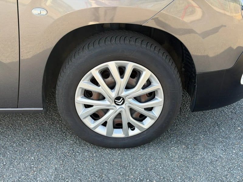 Photo de la voiture CITROEN BERLINGO Taille M BlueHDi 100 BVM Feel