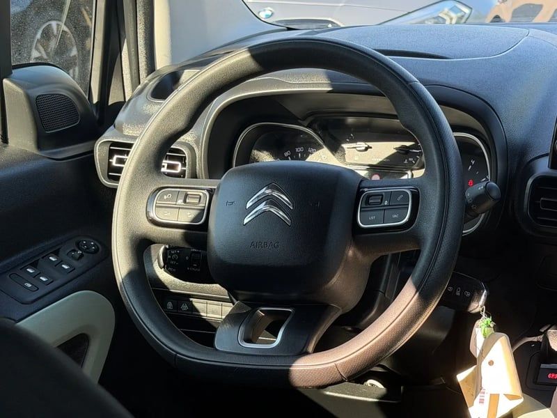 Photo de la voiture CITROEN BERLINGO Taille M BlueHDi 100 BVM Feel