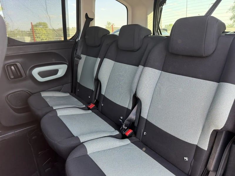 Photo de la voiture CITROEN BERLINGO Taille M BlueHDi 100 BVM Feel