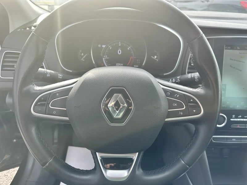Photo de la voiture RENAULT MEGANE IV BERLINE dCi 165 Energy EDC Intens