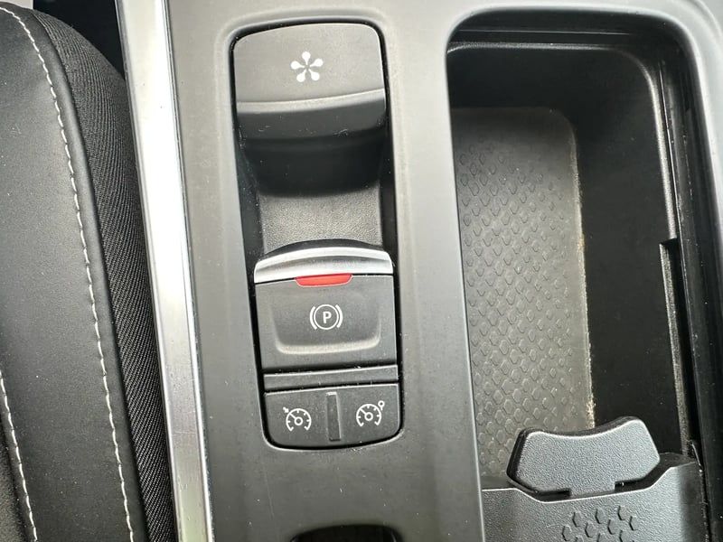 Photo de la voiture RENAULT MEGANE IV BERLINE dCi 165 Energy EDC Intens