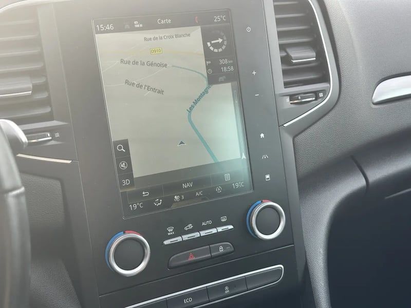 Photo de la voiture RENAULT MEGANE IV BERLINE dCi 165 Energy EDC Intens