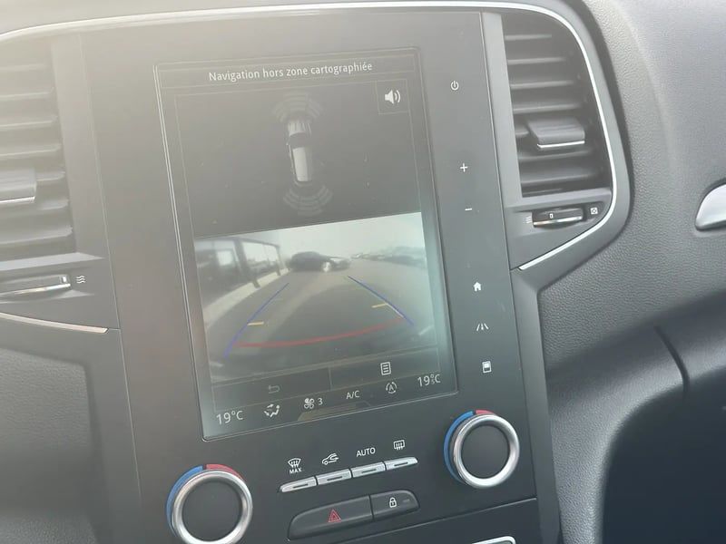 Photo de la voiture RENAULT MEGANE IV BERLINE dCi 165 Energy EDC Intens