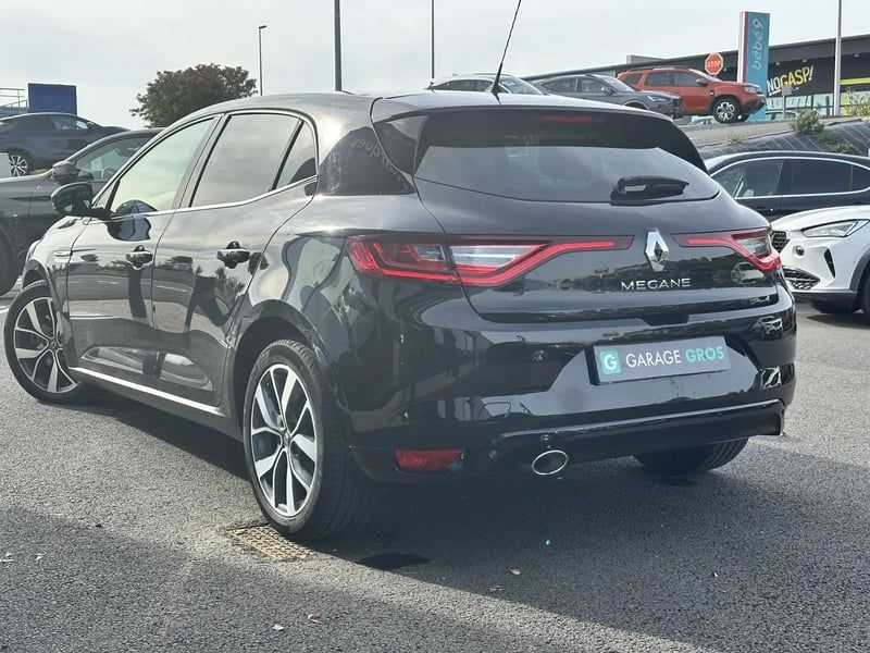 Photo de la voiture RENAULT MEGANE IV BERLINE dCi 165 Energy EDC Intens