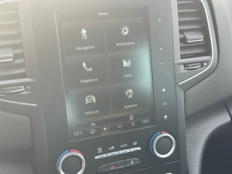 Photo de la voiture RENAULT MEGANE IV BERLINE dCi 165 Energy EDC Intens