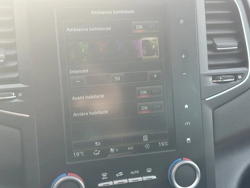 Photo de la voiture RENAULT MEGANE IV BERLINE dCi 165 Energy EDC Intens