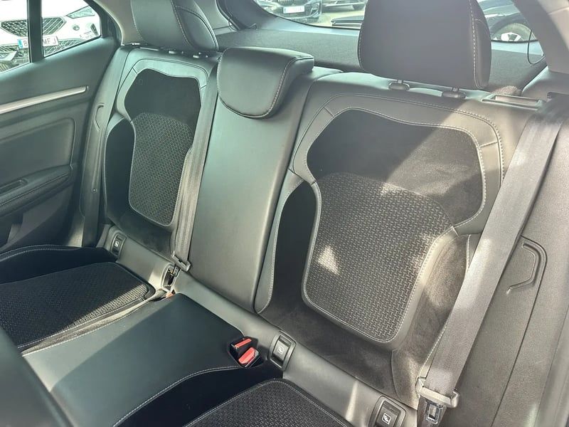 Photo de la voiture RENAULT MEGANE IV BERLINE dCi 165 Energy EDC Intens