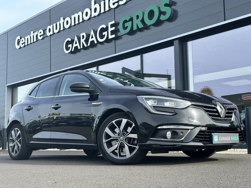 Photo de la voiture RENAULT MEGANE IV BERLINE dCi 165 Energy EDC Intens
