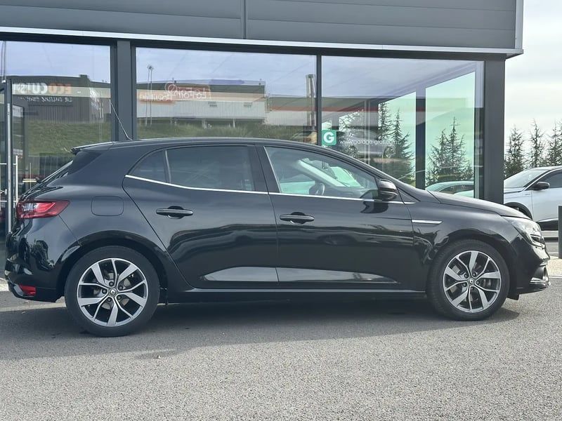Photo de la voiture RENAULT MEGANE IV BERLINE dCi 165 Energy EDC Intens