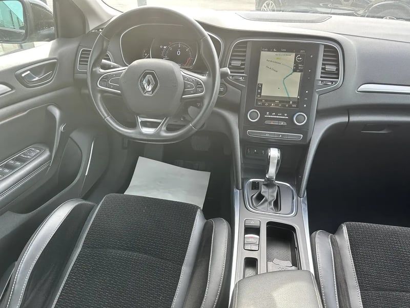 Photo de la voiture RENAULT MEGANE IV BERLINE dCi 165 Energy EDC Intens