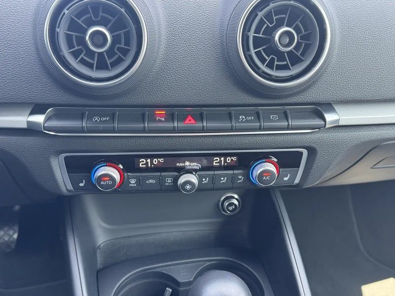 Photo de la voiture AUDI A3 SPORTBACK 35 TDI 150 S tronic 7