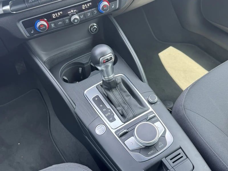 Photo de la voiture AUDI A3 SPORTBACK 35 TDI 150 S tronic 7