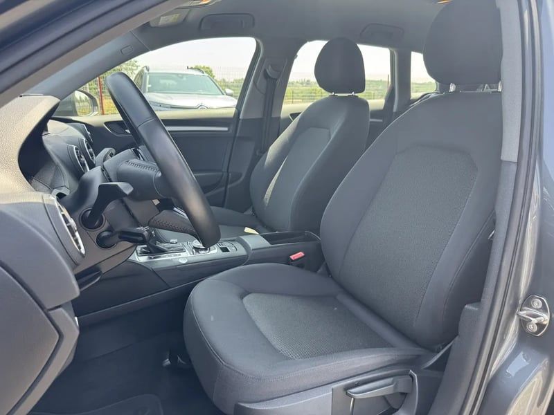 Photo de la voiture AUDI A3 SPORTBACK 35 TDI 150 S tronic 7