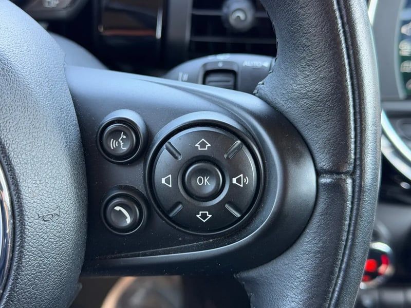 Photo de la voiture MINI HATCH 5 PORTES F55 LCI Cooper 136 ch