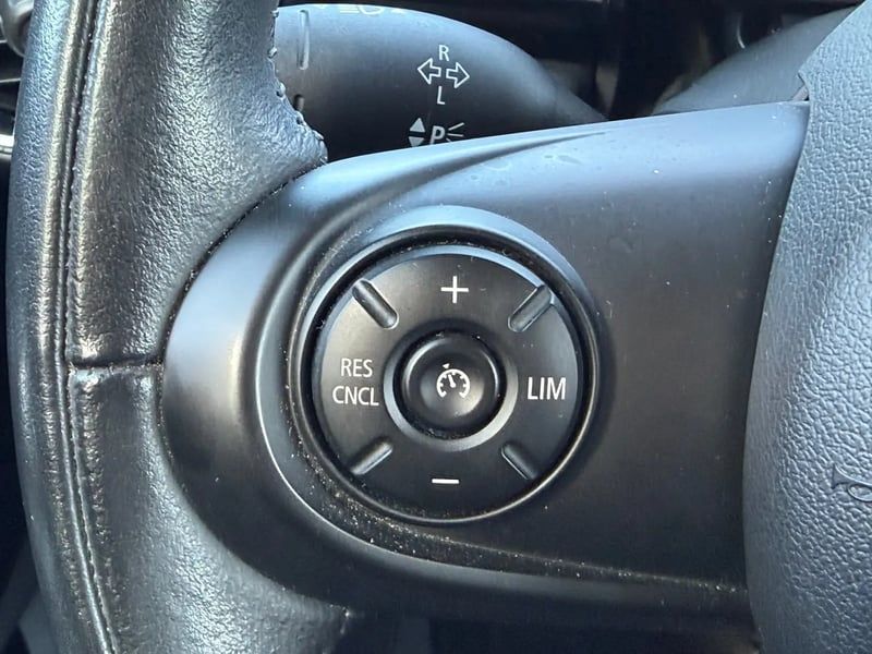 Photo de la voiture MINI HATCH 5 PORTES F55 LCI Cooper 136 ch