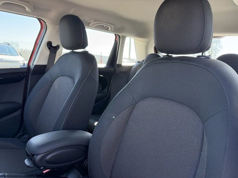 Photo de la voiture MINI HATCH 5 PORTES F55 LCI Cooper 136 ch